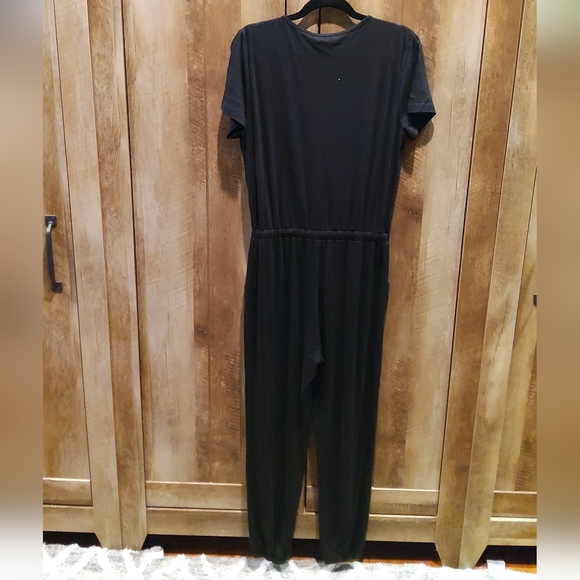 PrettyGarden Chic Casual Deep Vneck Jumpsuit NWT - MEDIUM - Picture 5 of 10